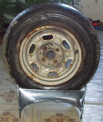 慈溪市建業(yè)機(jī)械 專業(yè)供應(yīng)汽車配件之輪胎架